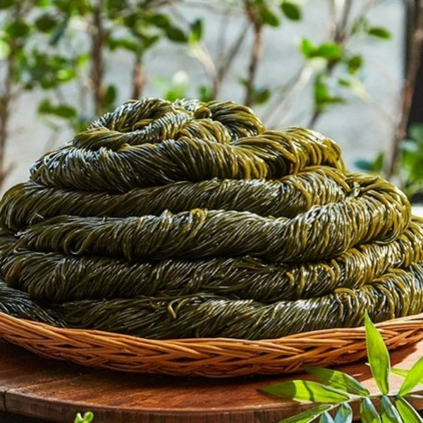 [Haechomiin] Slim Seaweed Noodles 180g (Includes 1 Pack of Buckwheat Sauce)